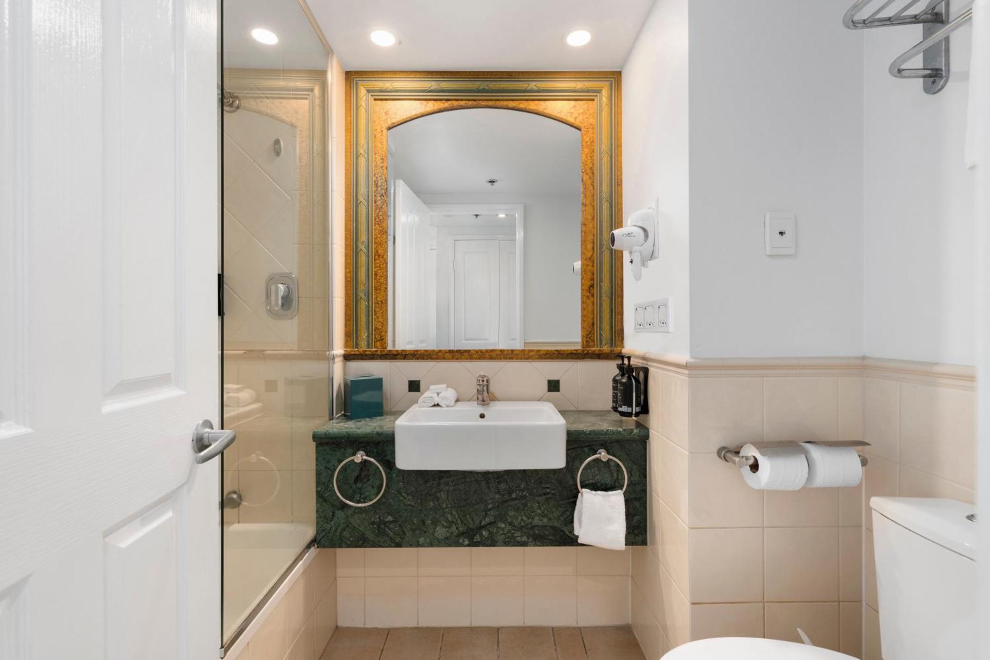 Legends Apartments - Qstay Gold Coast Esterno foto