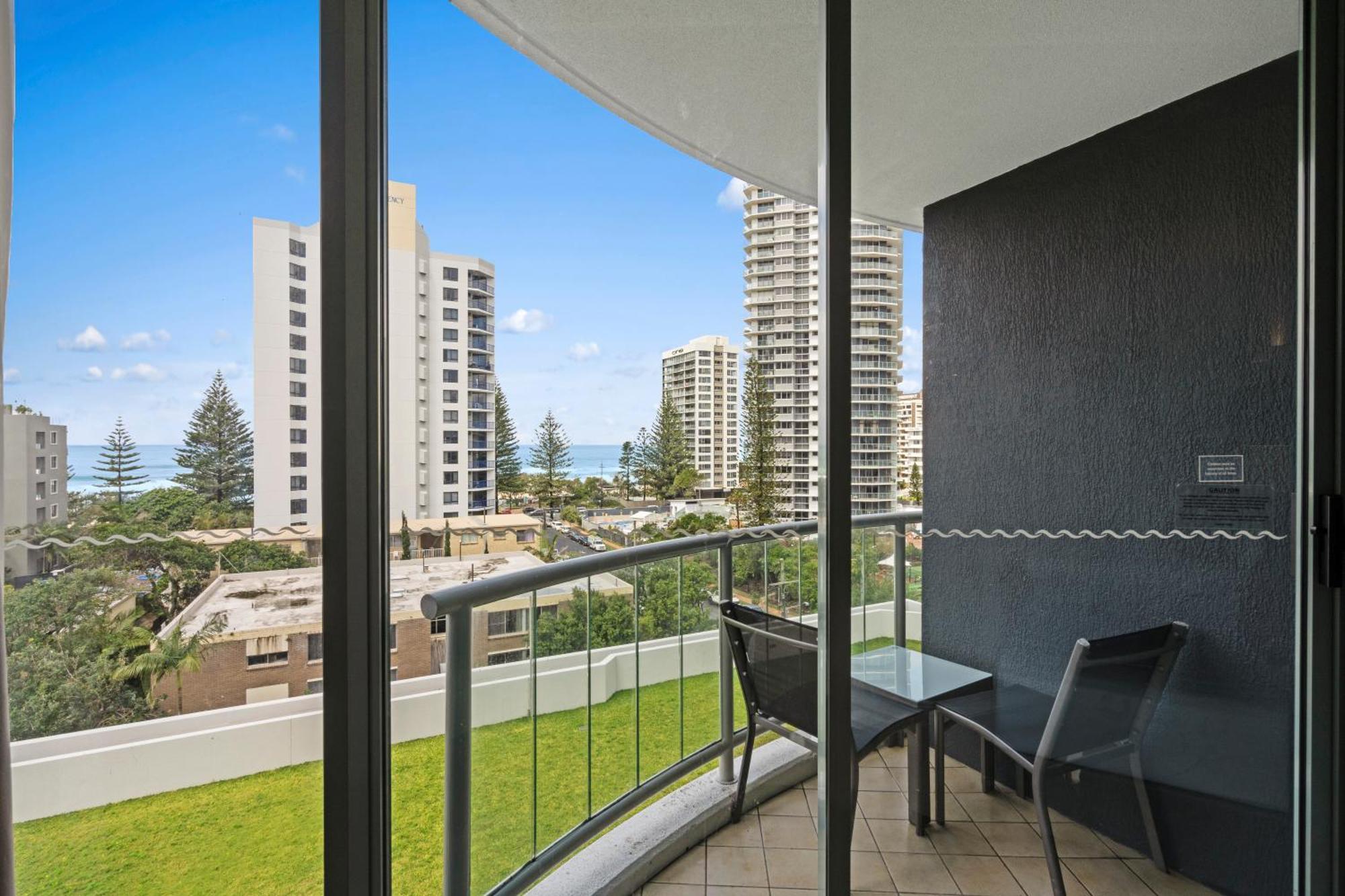 Legends Apartments - Qstay Gold Coast Esterno foto