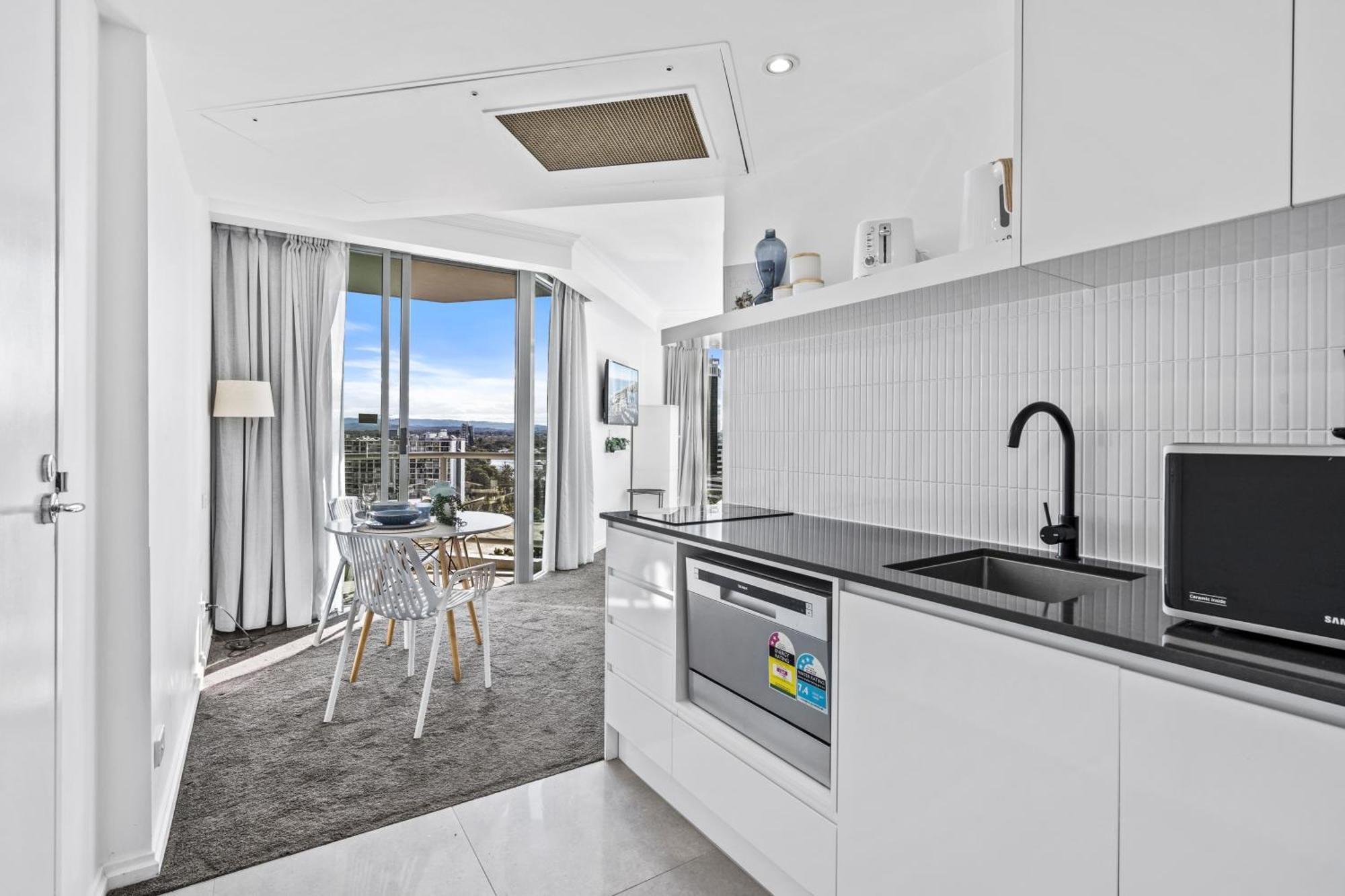 Legends Apartments - Qstay Gold Coast Esterno foto