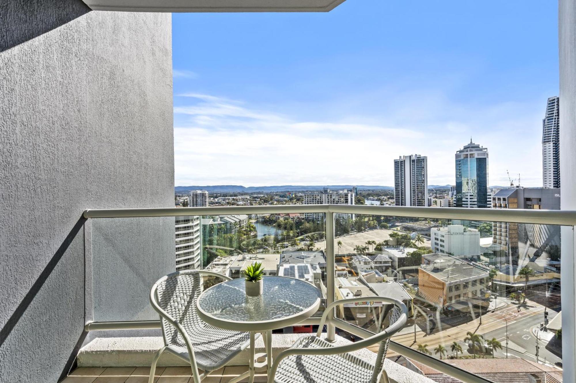 Legends Apartments - Qstay Gold Coast Esterno foto