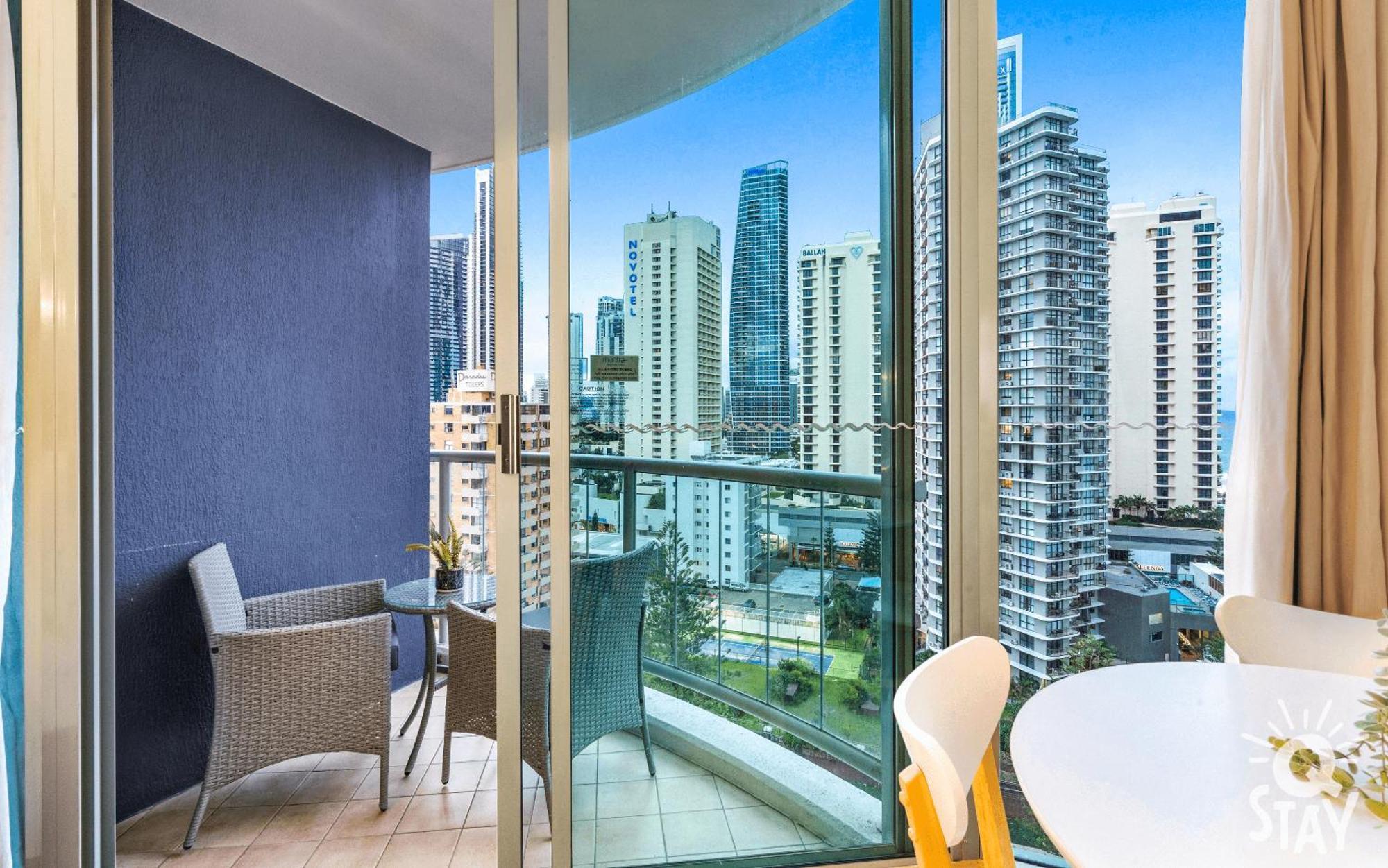 Legends Apartments - Qstay Gold Coast Esterno foto