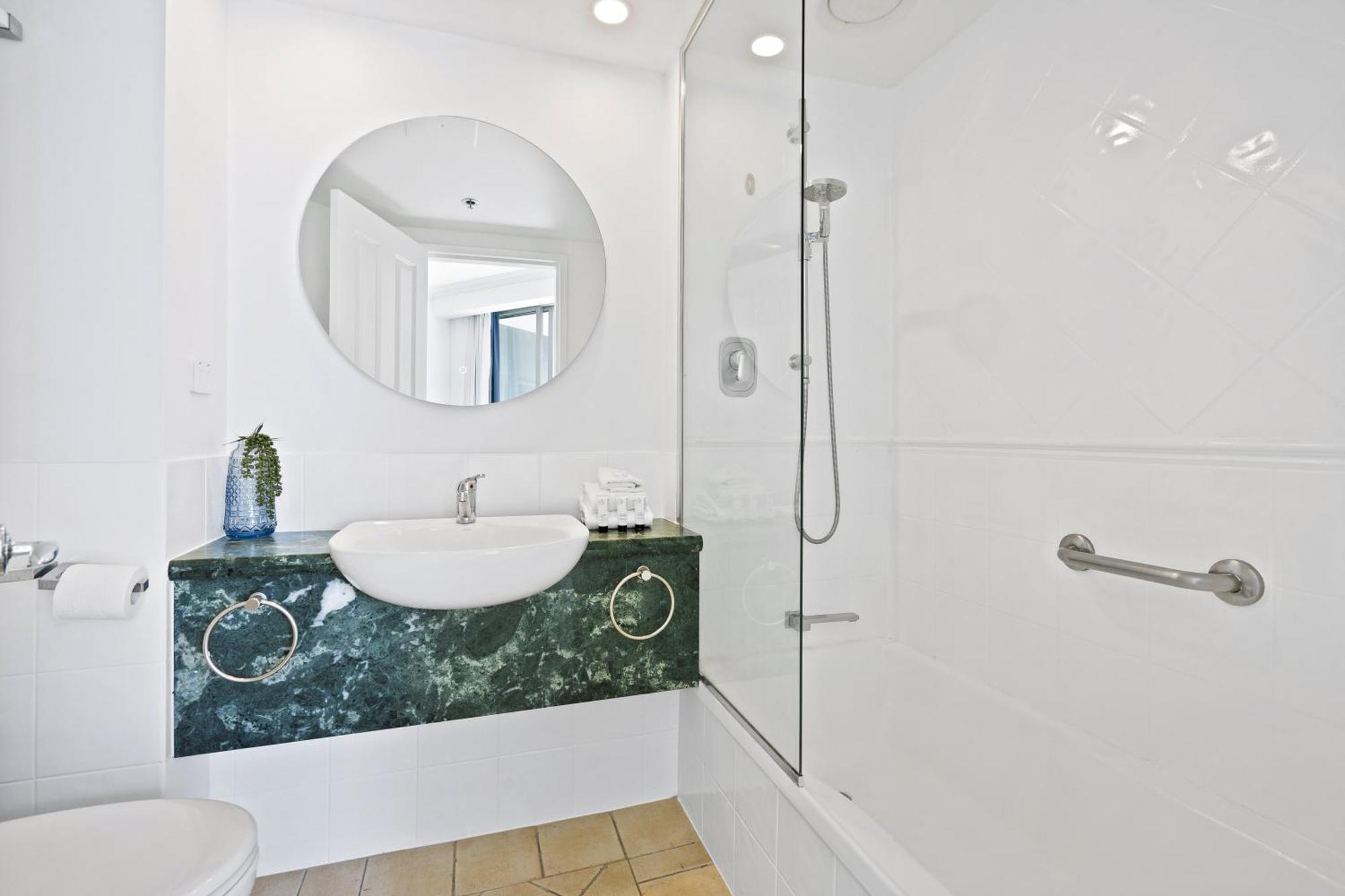 Legends Apartments - Qstay Gold Coast Esterno foto